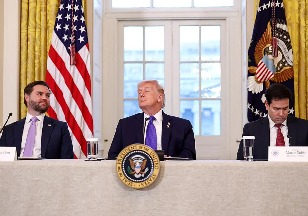 Trump amenaza con aranceles a aquellos países en desacuerdo sobre la ocupación de Groenlandia