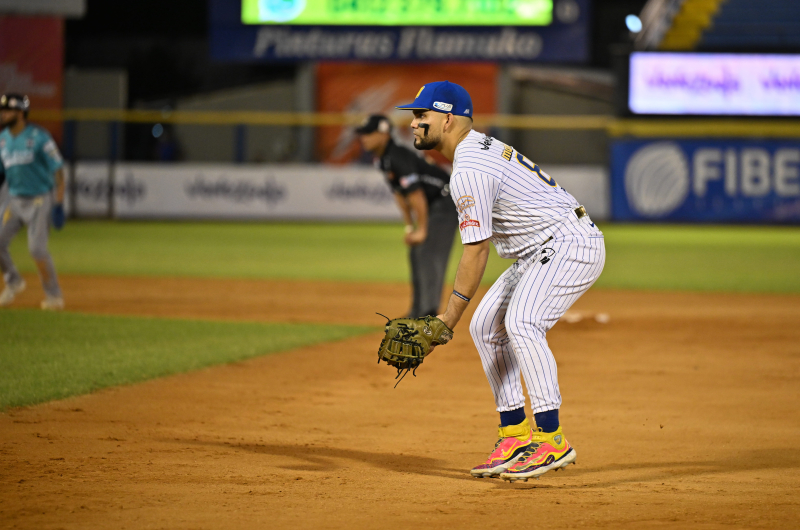 Magallanes cae ante Bravos en Valencia
