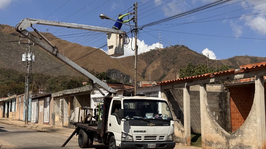 Alcaldía de San Diego ilumina Ciudadela Valencey con tecnología LED