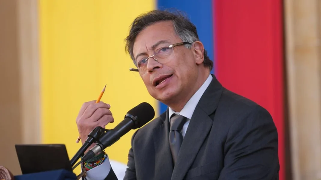 Colombia impone aranceles a Ecuador y suspende venta de energía