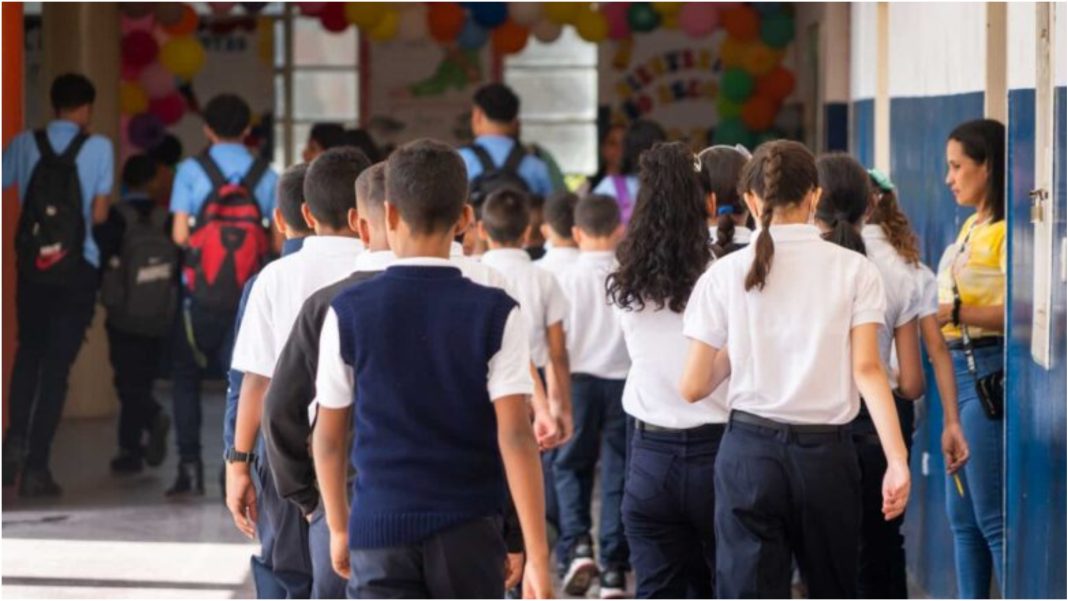 Inicio de actividades en escuelas y liceos será este lunes 12 de enero