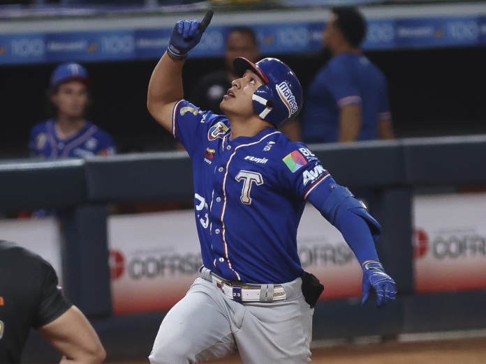 Jadher Areinamo es elegido como el Novato del Año