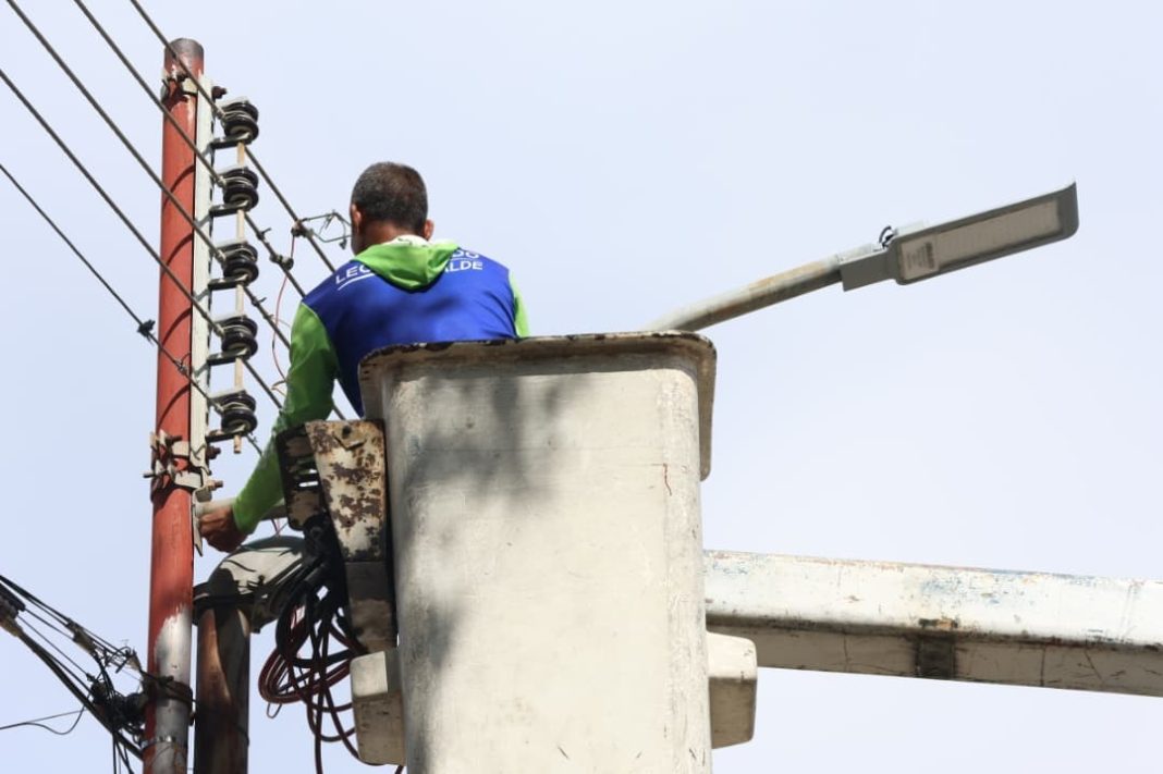 Alcaldía de San Diego realiza jornada de cambio de luminarias y mantenimiento correctivo del sistema de alumbrado público