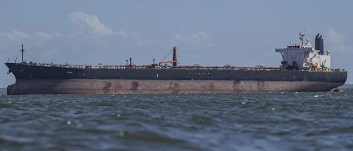 Rusia envió un submarino para escoltar el petrolero que EE.UU. trata de confiscar en Venezuela Rusia envió un submarino para escoltar el petrolero que EE.UU. trata de confiscar en Venezuela