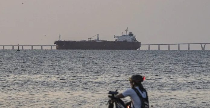 Venezuela anunció el retorno a sus aguas de un buque petrolero en una operación conjunta con EE. UU.