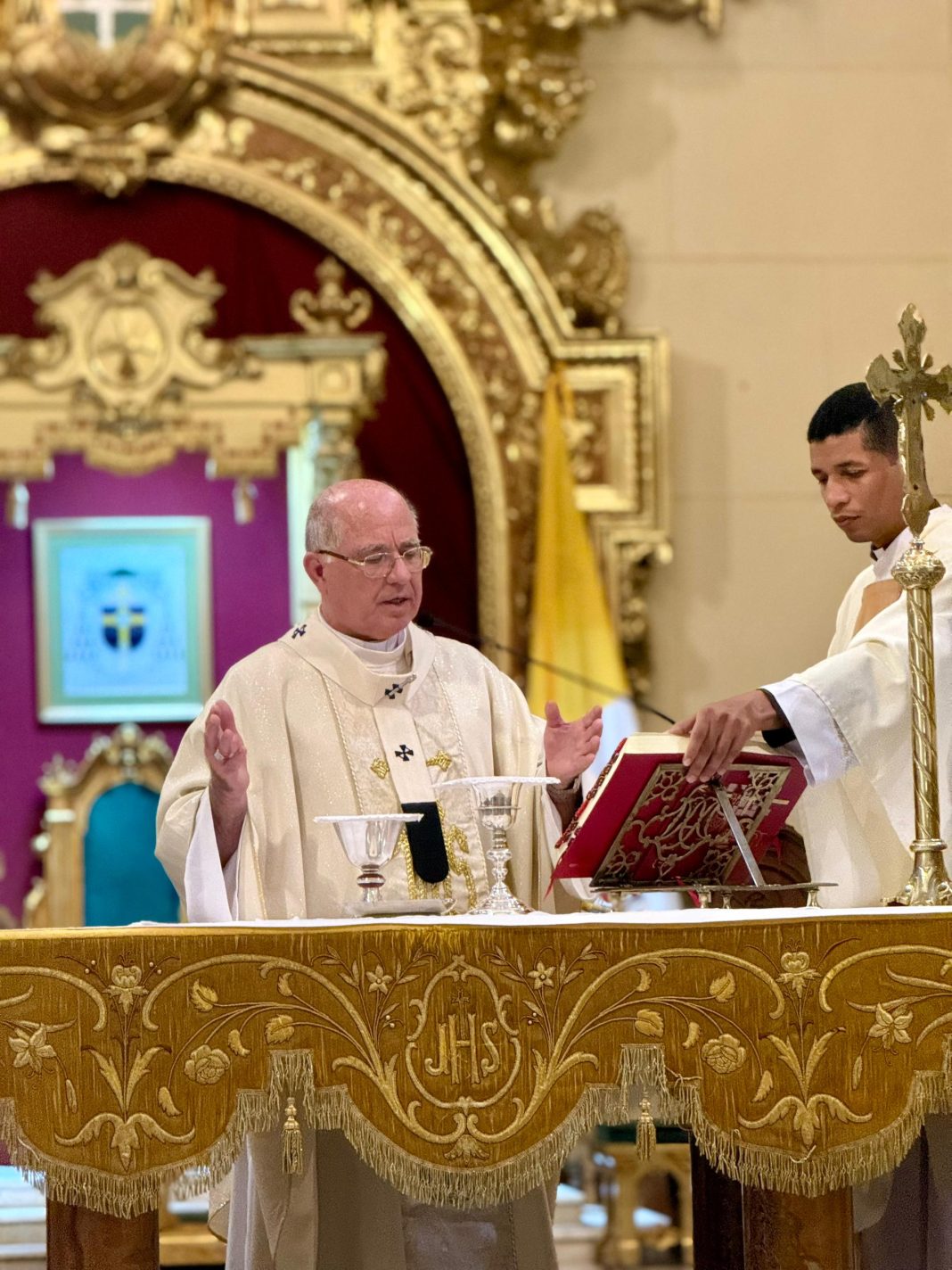 Monseñor Jesús González de Zárate Salas celebró aniversarios sacerdotal y episcopal con un firme llamado a la paz