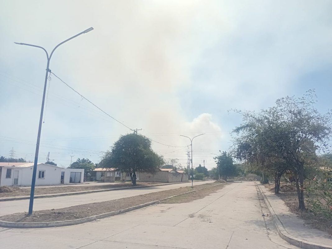 Humo del vertedero agobia a los guacareños