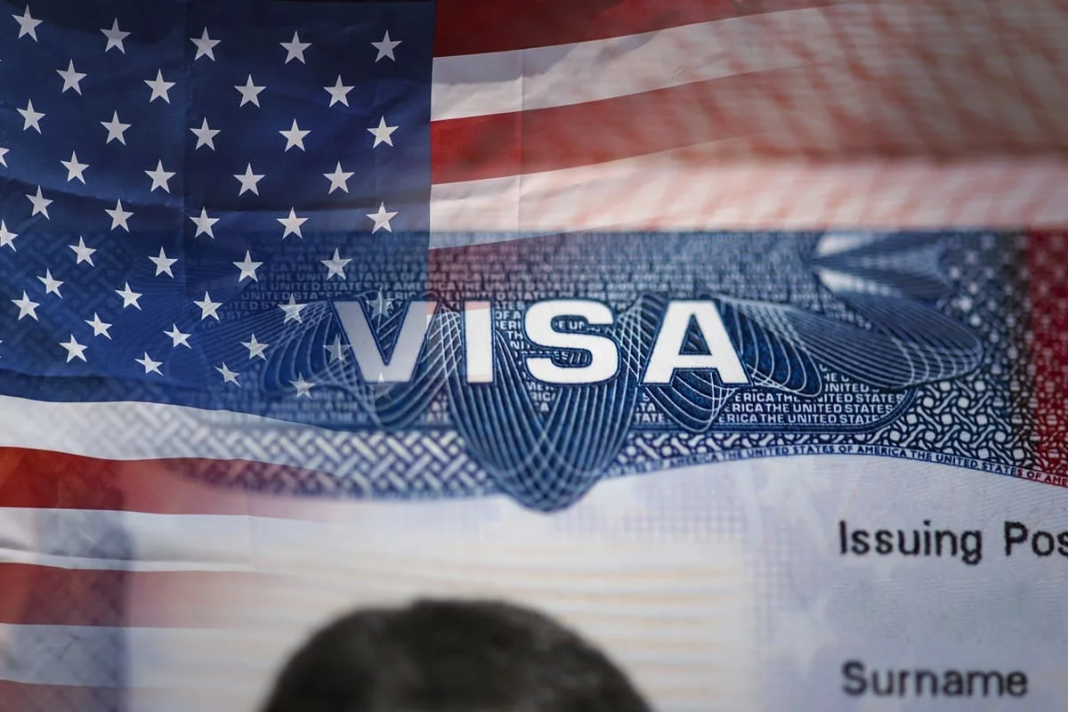 EEUU suspende visas de inmigrantes para 75 países
