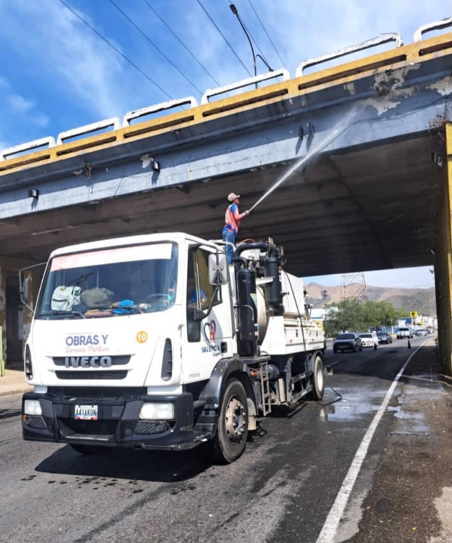 Labores de mantenimiento integral en el Distribuidor Firestone de Valencia