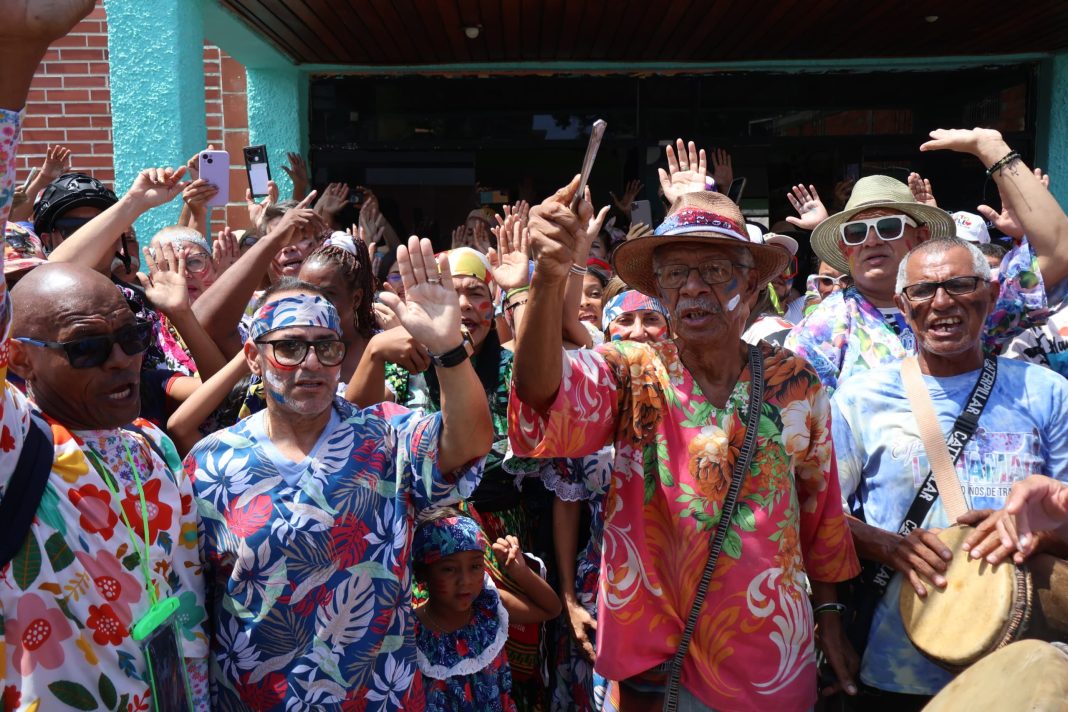 Entregan reconocimiento a portadores patrimoniales del Baile de la Hamaca