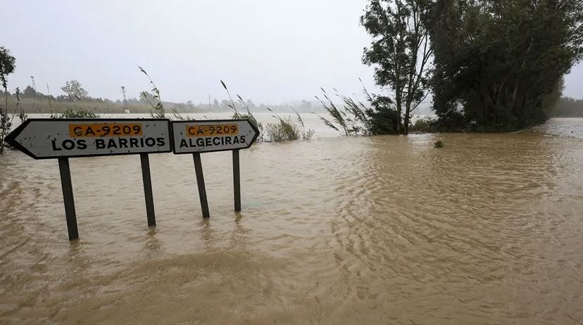 Daños y alerta roja por el temporal, que puede dejar 400 litros de lluvia en Andalucía