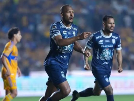 Salomón Rondón guió el triunfo del Pachuca