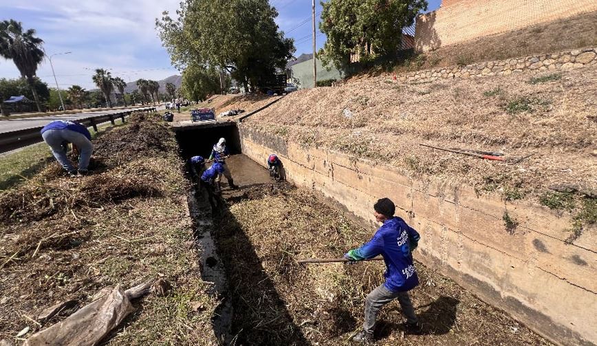 Desplegada jornada de limpieza en drenajes pluviales de San Diego