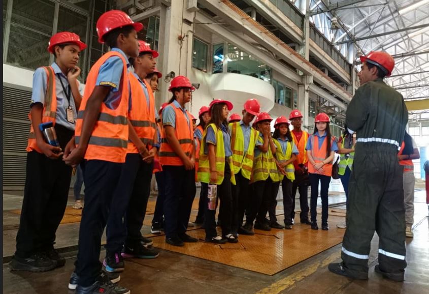 Metro de Valencia realiza programas educativos