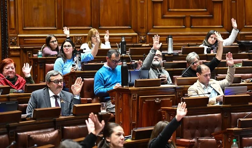 Uruguay se convierte en el primer país en aprobar tratado Mercosur-Unión Europea