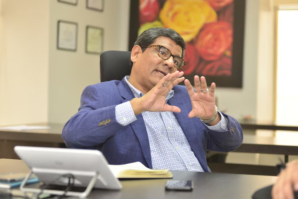 Ecuador escala su guerra comercial con Colombia al subir aranceles del 30 % al 50 %