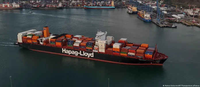 Panamá toma control de dos puertos en el canal