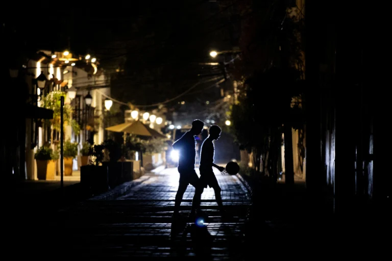 República Dominicana logra recuperar su sistema eléctrico tras falla mayor