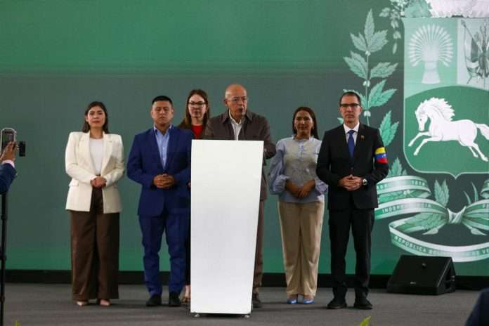 Gobierno se reunió con sectores de la oposición para entablar diálogo