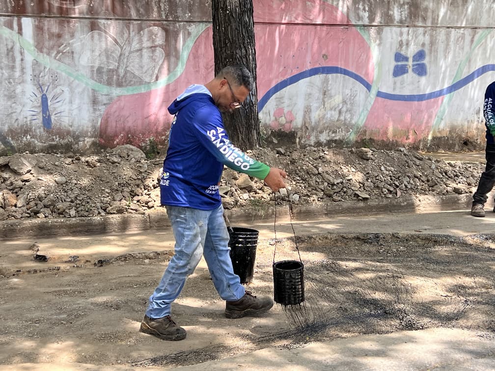 Cuadrillas inician recuperación del asfaltado por averías en tuberías de agua en San Diego