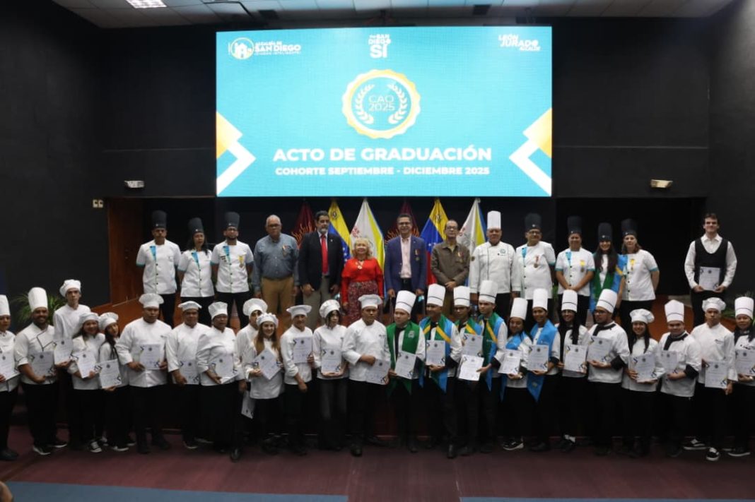 Alcaldía del San Diego entregó certificados a 70 graduandos de la Casa de Arte y Oficios