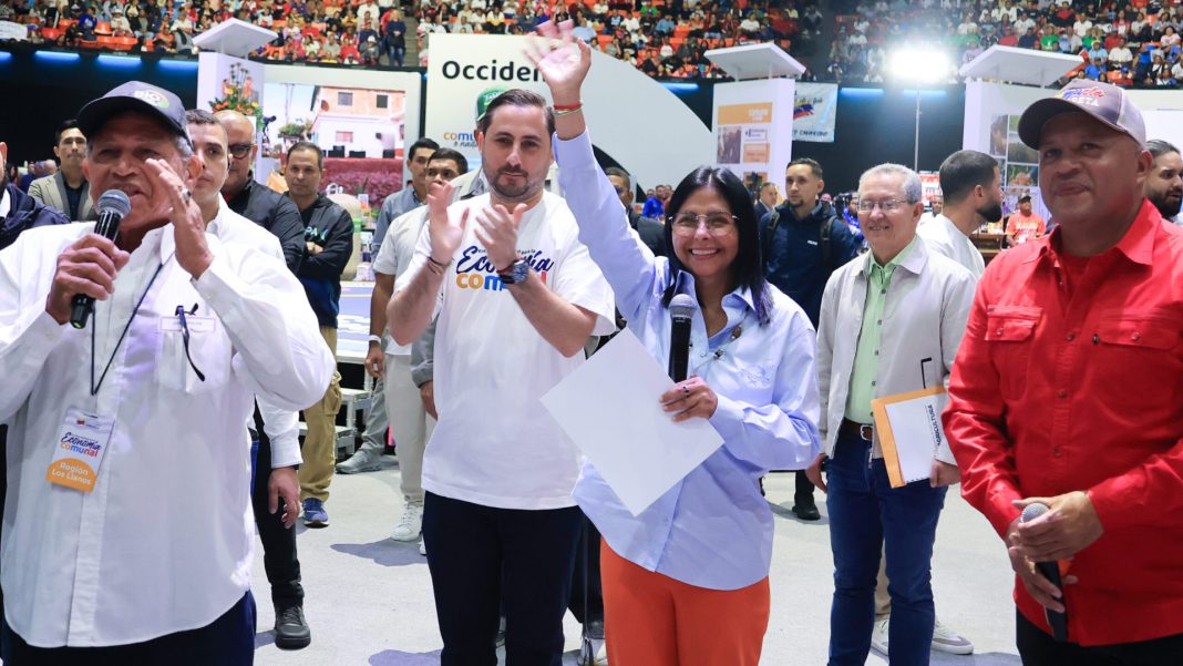 Delcy Rodríguez lideró el Encuentro Nacional de Economía Comunal