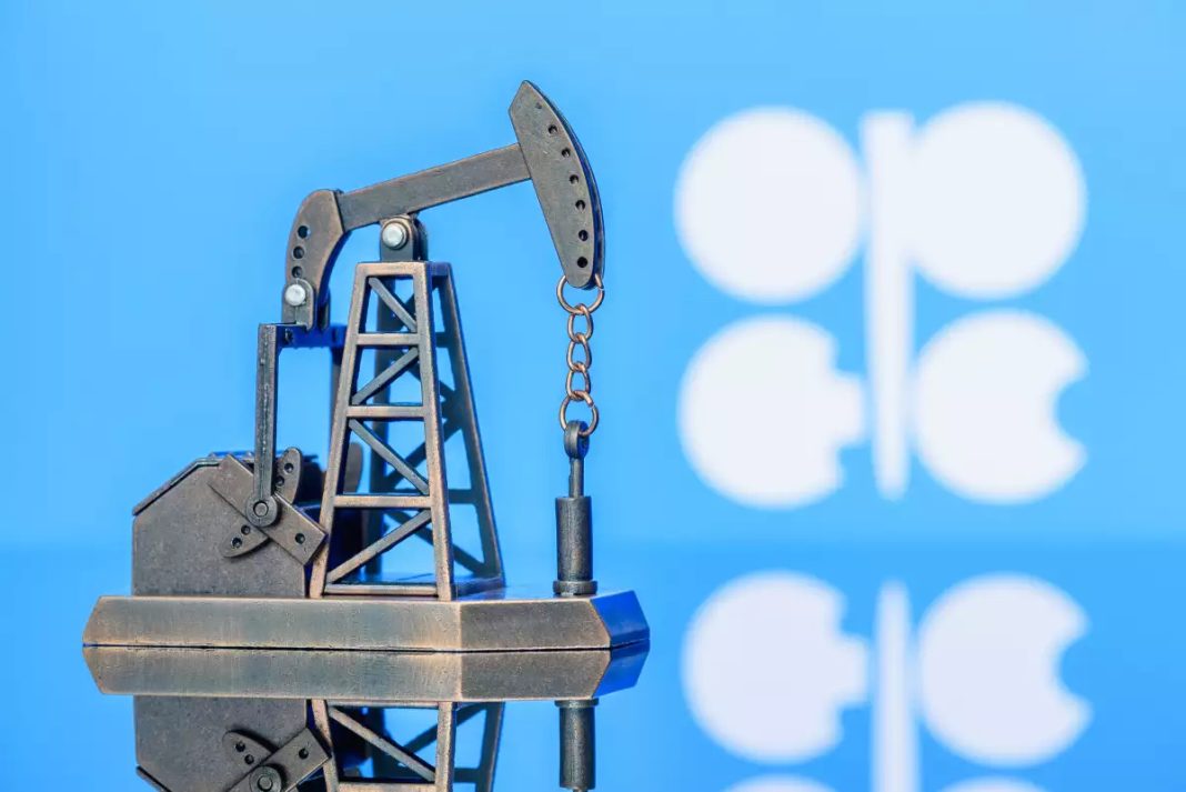 OPEP+ mantendrá estable la oferta petrolera el próximo mes