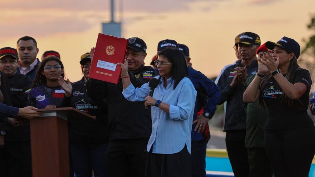 Presidente encargada firmó Ley del Estatuto de la Función de la Policía de Investigación