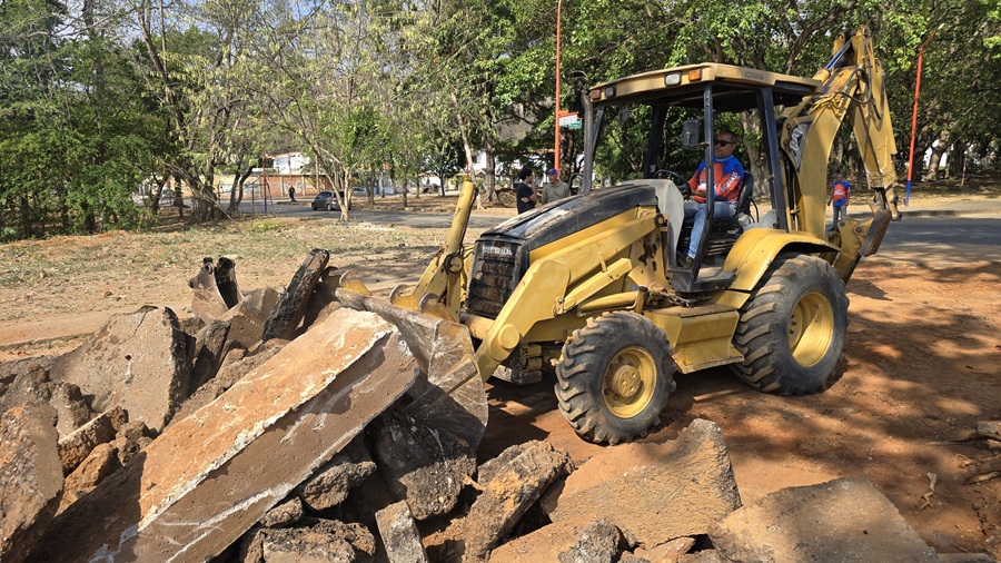 Alcaldía inició labores de rehabilitación vial en la Urb. Prebo de Valencia Alcaldía inició labores de rehabilitación vial en la Urb. Prebo de Valencia