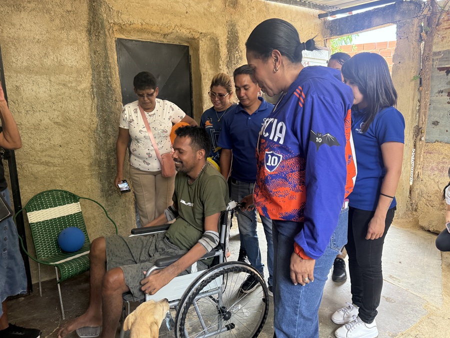 Alcaldía de Valencia entregó ayudas técnicas y sociales a habitantes de Santa Rosa Alcaldía de Valencia entregó ayudas técnicas y sociales a habitantes de Santa Rosa