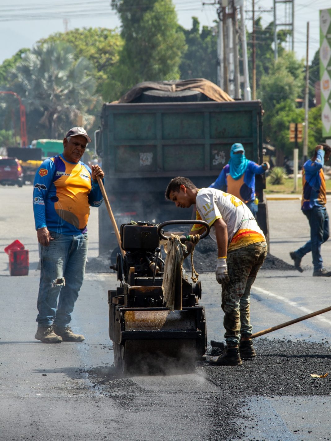 Plan “Guacara+Asfaltada 2026” aplicó más de 400 toneladas de asfalto en el municipio