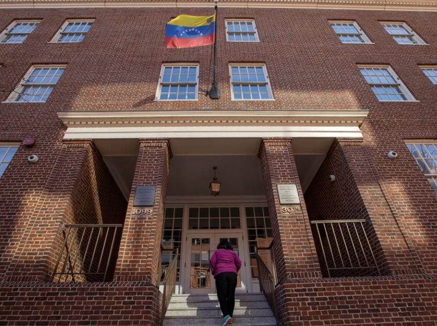 Trump relaja las sanciones para facilitar la reapertura de la embajada de Venezuela en Estados Unidos Trump relaja las sanciones para facilitar la reapertura de la embajada de Venezuela en Estados Unidos