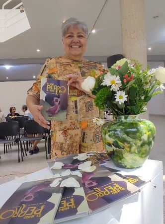 La artista María Pequeno presentó su libro 