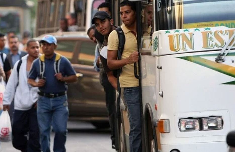 Usuarios del transporte público denuncian cobros excesivos y malos tratos Usuarios del transporte público denuncian cobros excesivos y malos tratos