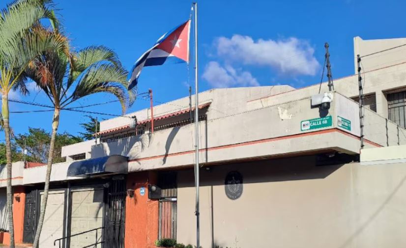 Costa Rica cierra embajada en La Habana y expulsa a cubanos