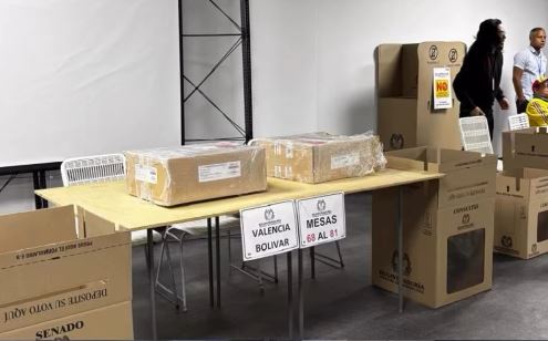 Abiertos centros de votaciones en Venezuela para los comicios al Congreso colombiano