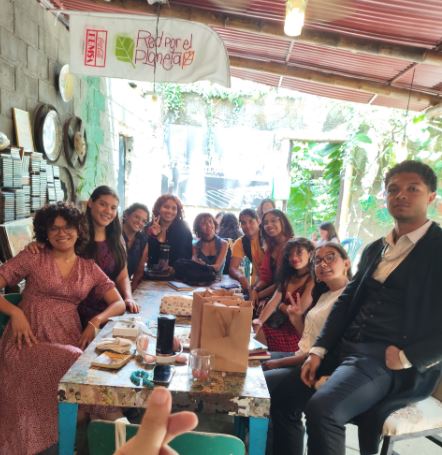 La Societé Des Lettres: El refugio de papel donde nadie lee a solas