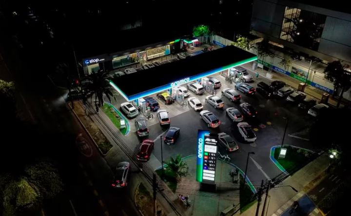 Chile anunció un alza histórica de los precios de los combustibles tras un duro ajuste al subsidio Chile anunció un alza histórica de los precios de los combustibles tras un duro ajuste al subsidio