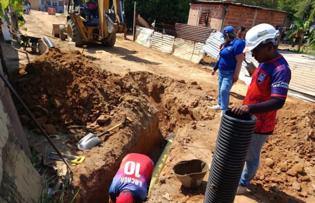 Construyen red de cloacas en beneficio de 313 familias en Valencia Construida red de cloacas en beneficio de 313 familias en Valencia