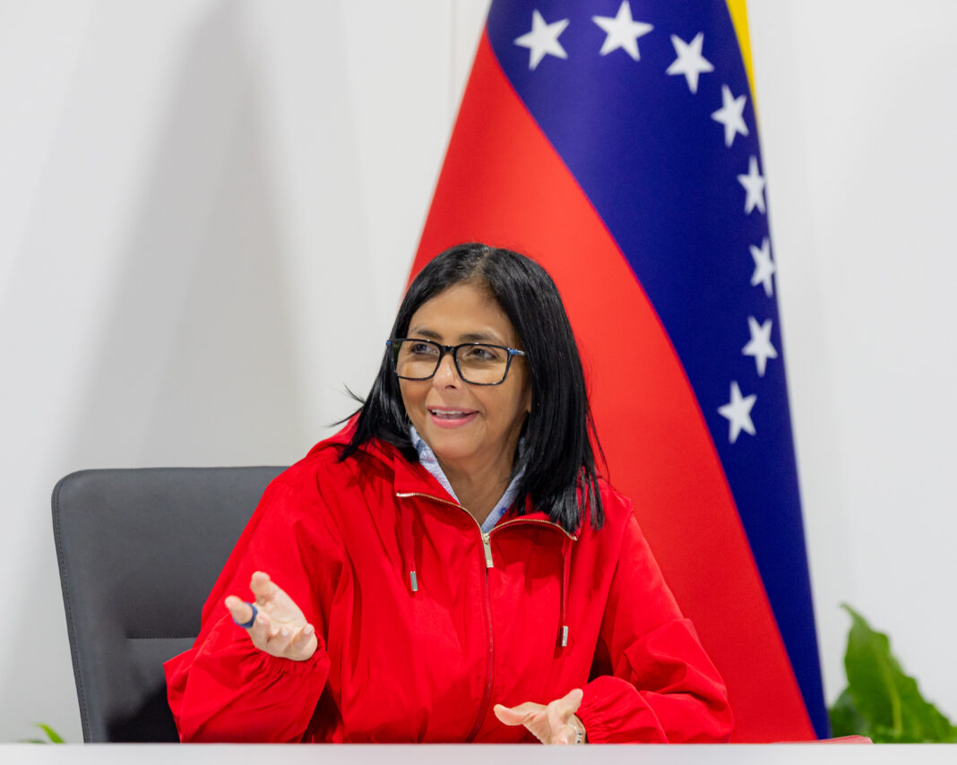 Delcy Rodríguez denuncia que hubo un intento de «parar el transporte» en Caracas