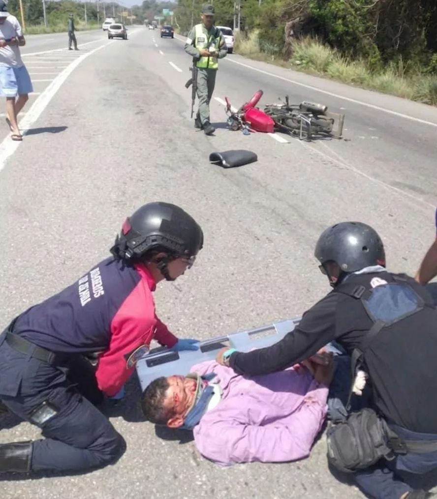 Derrape de moto dejó dos lesionados en Morón Derrape de moto dejó dos lesionados en Morón