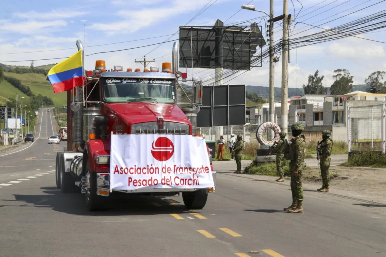 Gremios fronterizos colombianos preparan paro indefinido y toma del Puente de Rumichaca