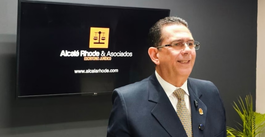 José Luis Alcalá Rhode anuncia su candidatura para el cargo de fiscal general de la República