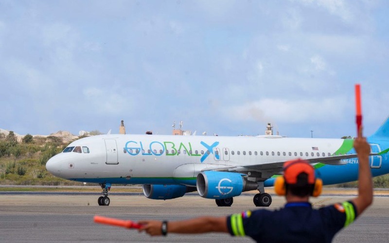 Llegan al país más de 120 migrantes en un vuelo procedente de EEUU