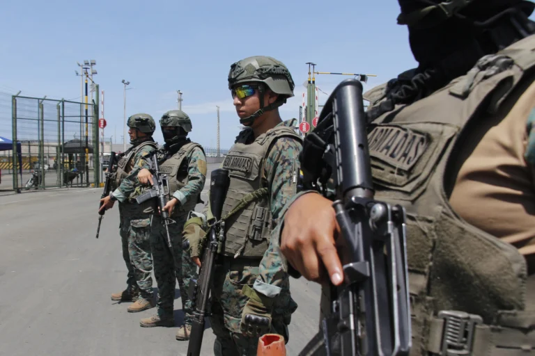 Presidente de Ecuador anuncia nuevo toque de queda en cuatro provincias