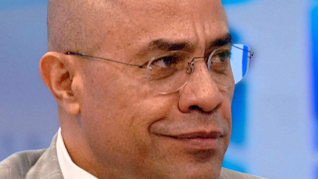 Vladimir Villegas postula su nombre al cargo de Defensor del Pueblo