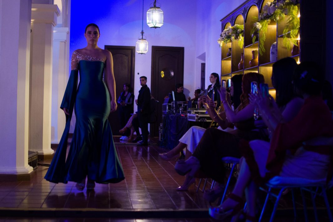 Desfile “Valencia Real” presentó la primera promoción de Diseño de Moda de SAFF Academy Desfile “Valencia Real” presentó la primera promoción de Diseño de Moda de SAFF Academy