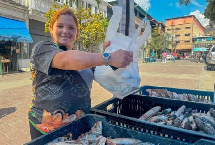 Unos 100 puntos diarios garantizan el expendio de pescado en todo el país Unos 100 puntos diarios garantizan el expendio de pescado en todo el país