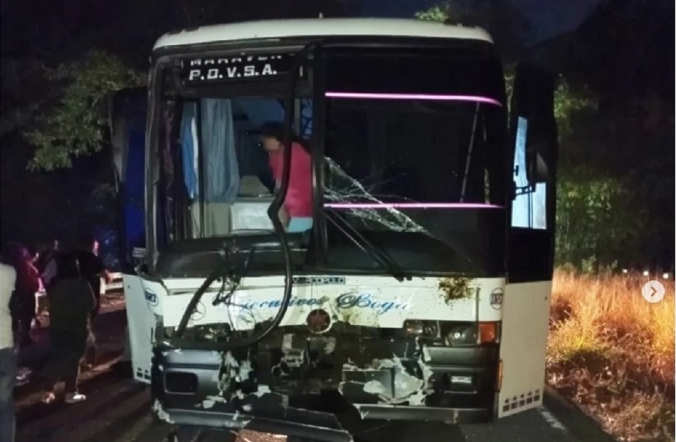 Un lesionado tras colisión contra cuatro vacas en Carabobo Un lesionado tras colisión contra cuatro vacas en Carabobo