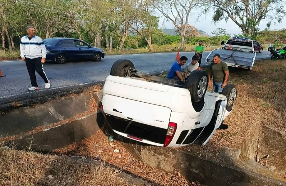 Múltiples accidentes de tránsito dejan al menos cuatro heridos en Carabobo Múltiples accidentes de tránsito dejan al menos cuatro heridos en Carabobo